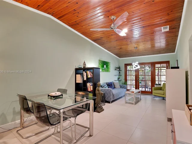 11426 NW 4th Ter # 11426, Sweetwater FL 33172