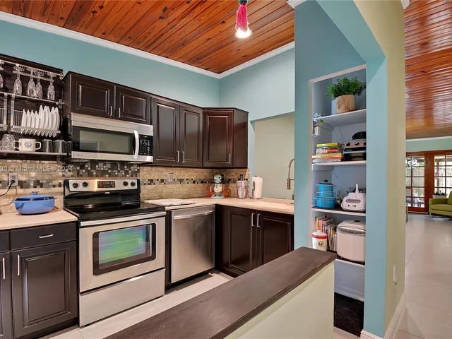 11426 NW 4th Ter # 11426, Sweetwater FL 33172