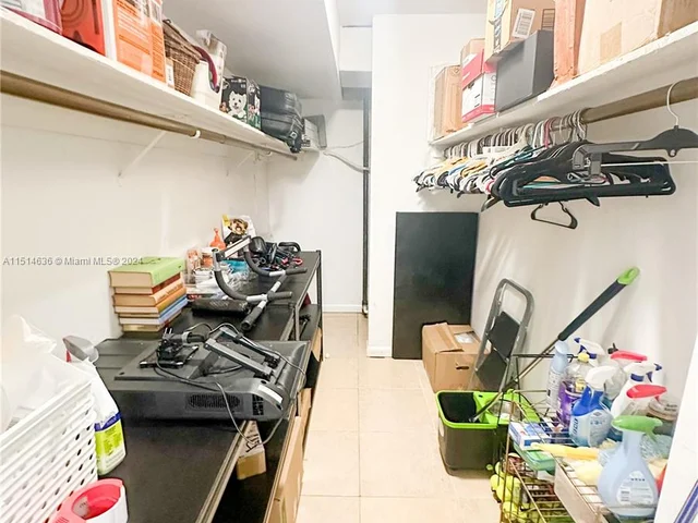 5825 Collins Ave # 4A, Miami Beach FL 33140