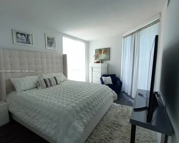 335 S Biscayne Blvd # 1012, Miami FL 33131