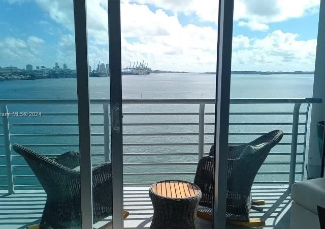 335 S Biscayne Blvd # 1012, Miami FL 33131