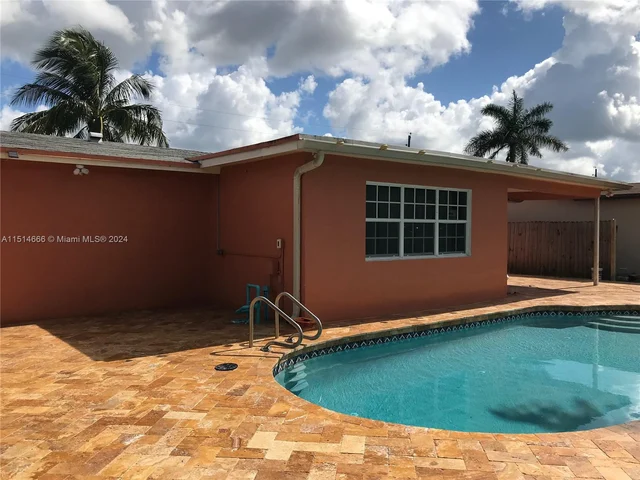 8700 NW 20th Ct, Sunrise FL 33322