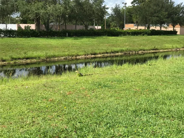 8700 NW 20th Ct, Sunrise FL 33322