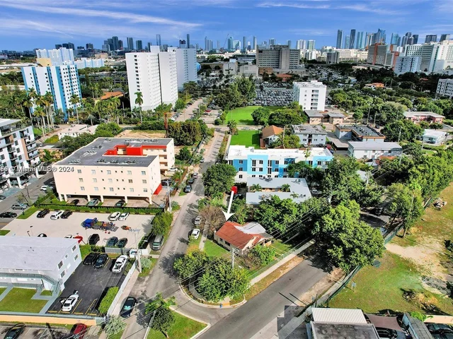 1745 NW 15th St Rd, Miami FL 33125