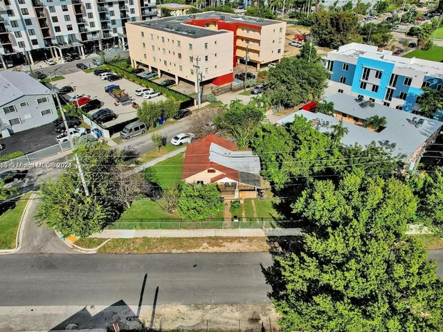 1745 NW 15th St Rd, Miami FL 33125