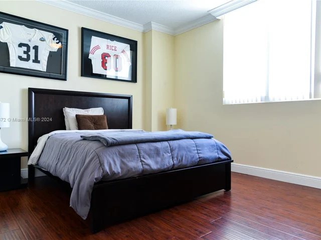 275 NE 18th St # 1002, Miami FL 33132