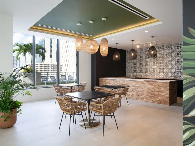 30 SW 1st St # 1706, Miami FL 33130