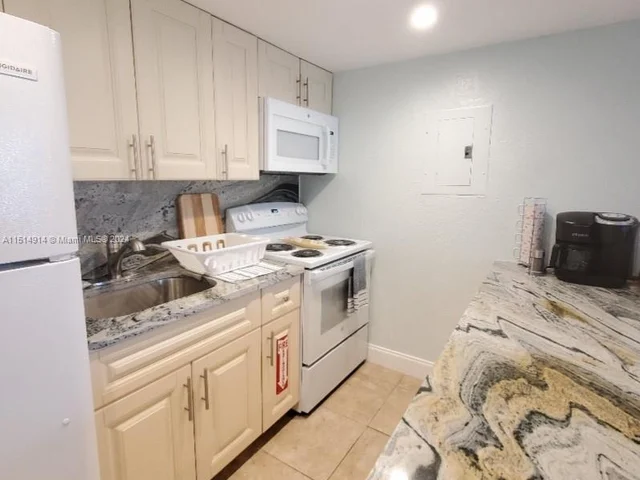 700 SE 14th Ct # 3, Fort Lauderdale FL 33316