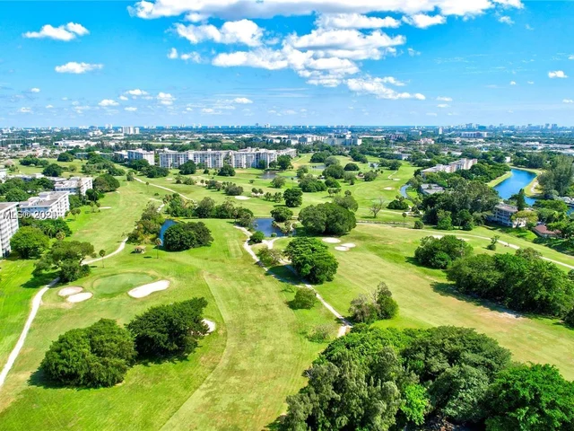 3150 N Palm Aire Dr # 805, Pompano Beach FL 33069