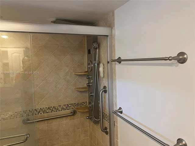 3150 N Palm Aire Dr # 805, Pompano Beach FL 33069