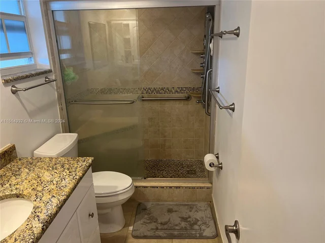 3150 N Palm Aire Dr # 805, Pompano Beach FL 33069