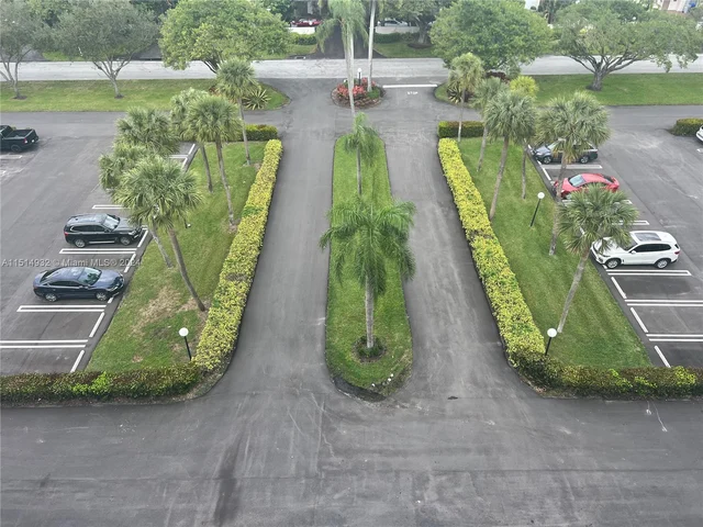 3150 N Palm Aire Dr # 805, Pompano Beach FL 33069