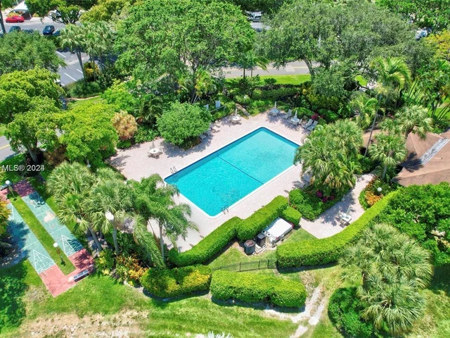 3150 N Palm Aire Dr # 805, Pompano Beach FL 33069