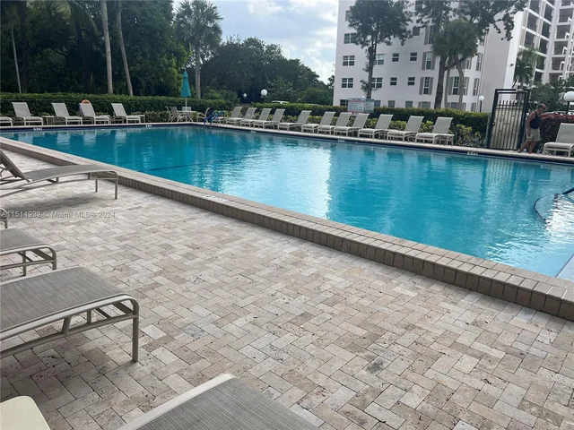 3150 N Palm Aire Dr # 805, Pompano Beach FL 33069