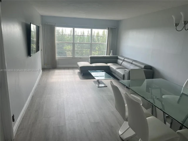 3150 N Palm Aire Dr # 805, Pompano Beach FL 33069