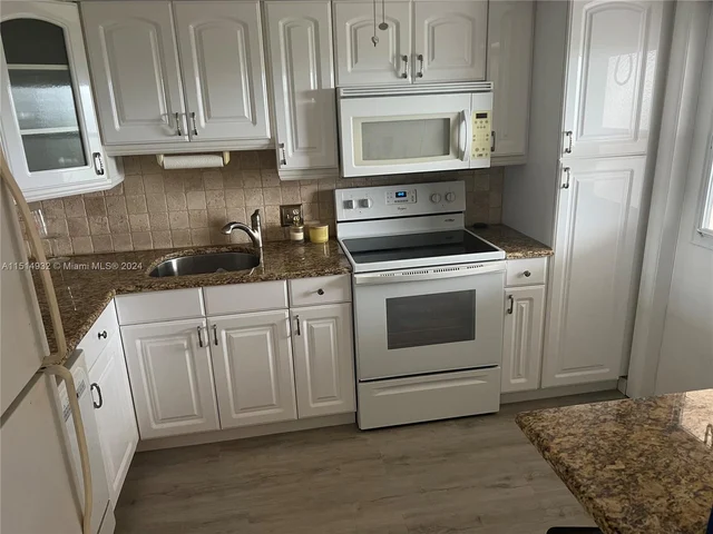 3150 N Palm Aire Dr # 805, Pompano Beach FL 33069