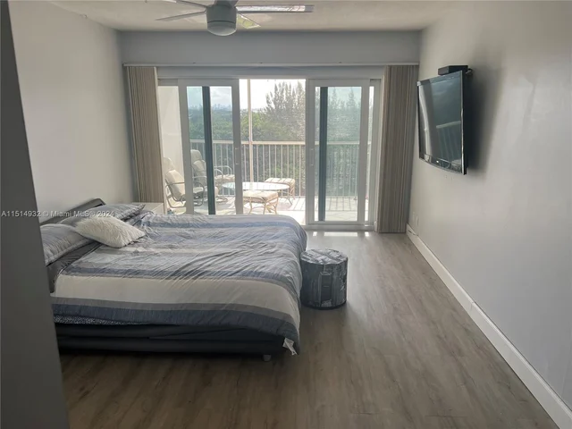 3150 N Palm Aire Dr # 805, Pompano Beach FL 33069