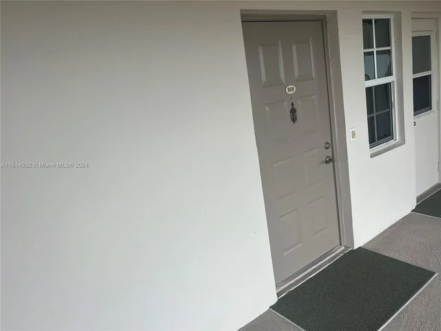 3150 N Palm Aire Dr # 805, Pompano Beach FL 33069