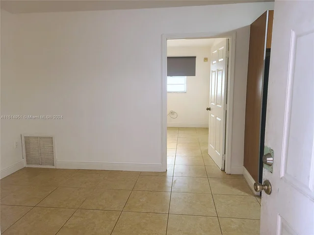 421 NE 68th St # 3, Miami FL 33138