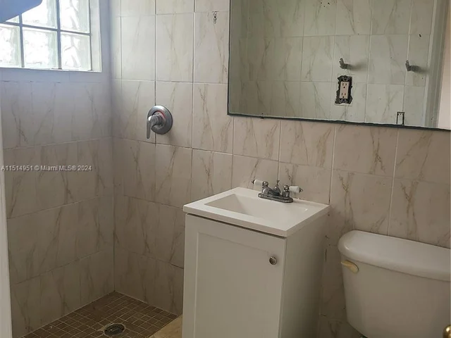 421 NE 68th St # 3, Miami FL 33138