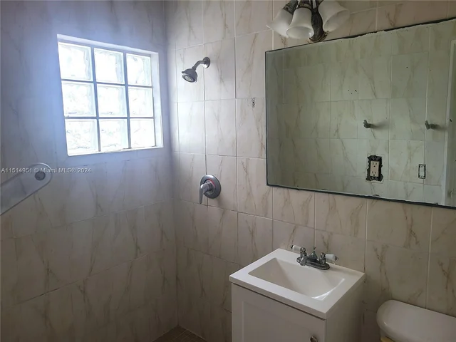 421 NE 68th St # 3, Miami FL 33138