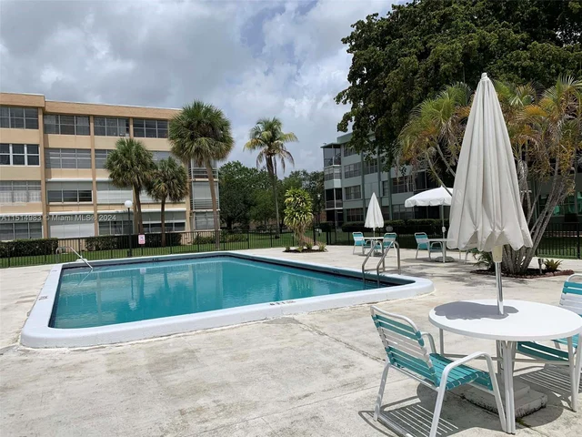 2771 Taft St # 207, Hollywood FL 33020