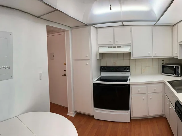 2771 Taft St # 207, Hollywood FL 33020