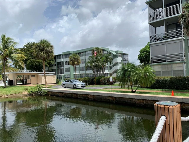 2771 Taft St # 207, Hollywood FL 33020