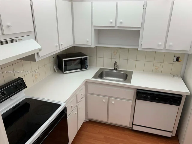 2771 Taft St # 207, Hollywood FL 33020