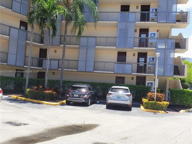 3101 N Country Club Dr # 101, Aventura FL 33180