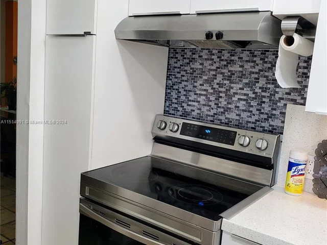 3101 N Country Club Dr # 101, Aventura FL 33180