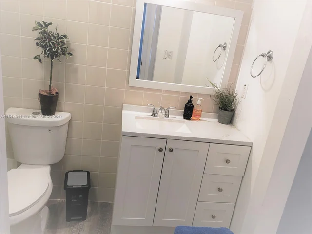 3101 N Country Club Dr # 101, Aventura FL 33180