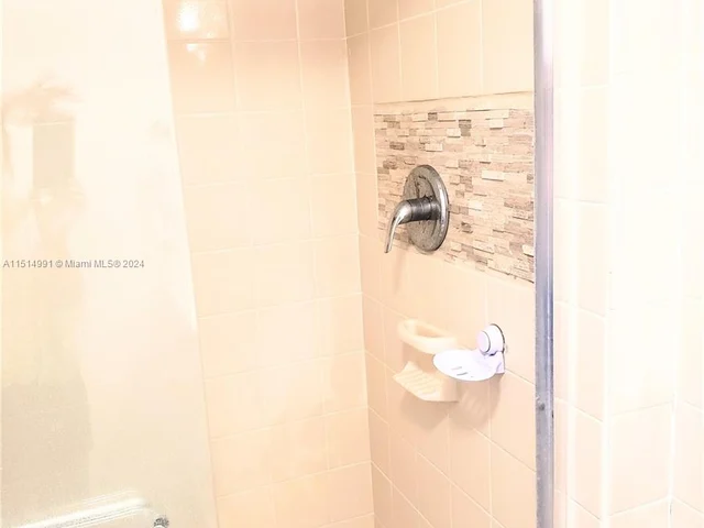 3101 N Country Club Dr # 101, Aventura FL 33180