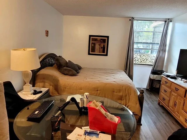 3101 N Country Club Dr # 101, Aventura FL 33180