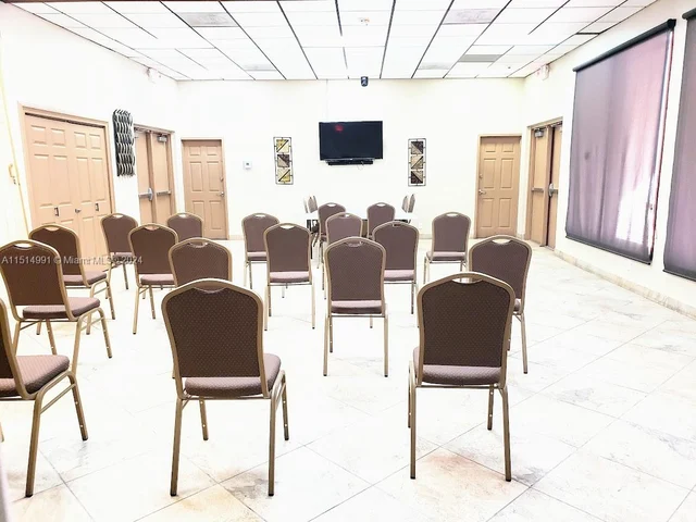 3101 N Country Club Dr # 101, Aventura FL 33180