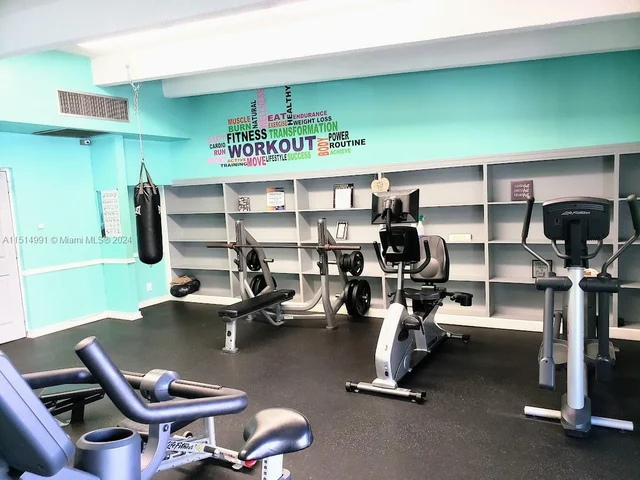 3101 N Country Club Dr # 101, Aventura FL 33180
