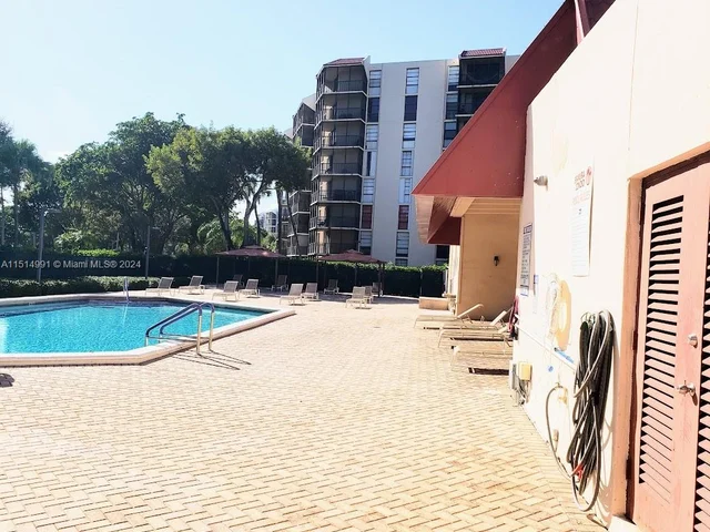 3101 N Country Club Dr # 101, Aventura FL 33180