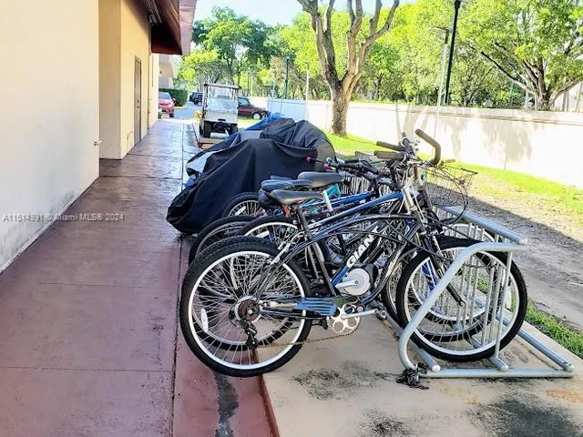 3101 N Country Club Dr # 101, Aventura FL 33180