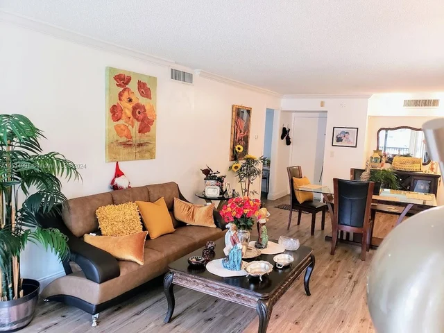 3101 N Country Club Dr # 101, Aventura FL 33180