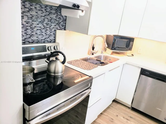 3101 N Country Club Dr # 101, Aventura FL 33180