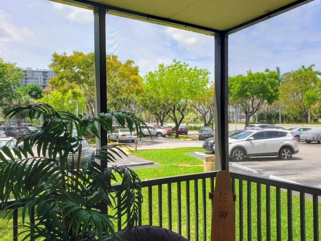3101 N Country Club Dr # 101, Aventura FL 33180