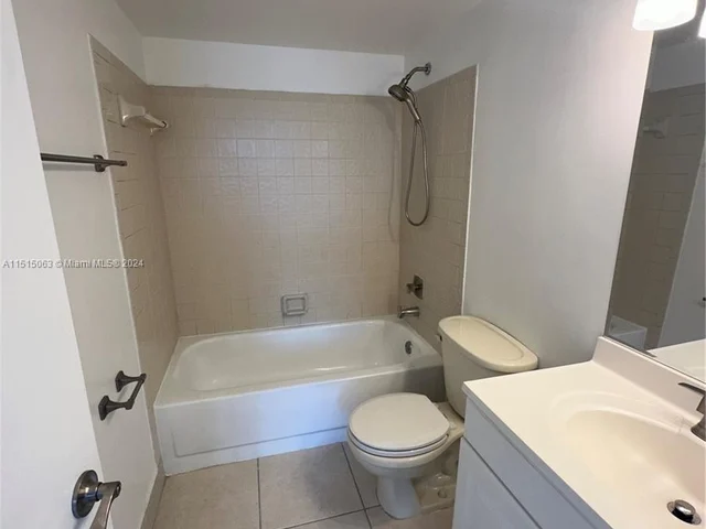 1045 Twin Lakes Dr, Coral Springs FL 33071