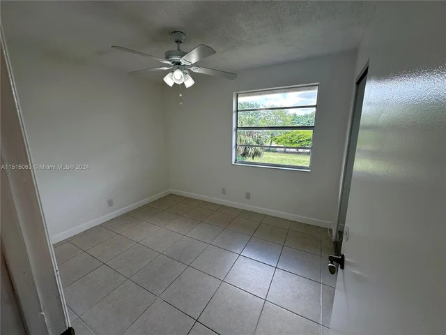 1045 Twin Lakes Dr, Coral Springs FL 33071