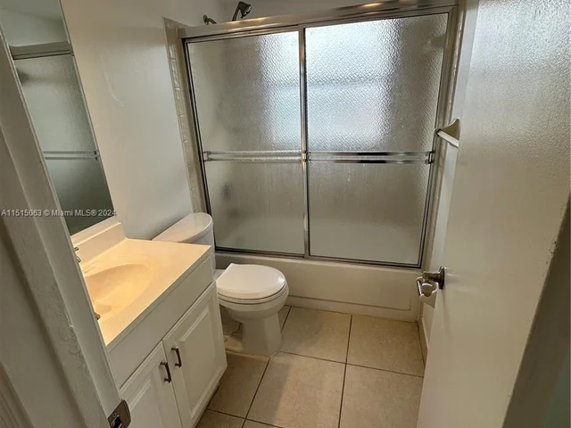 1045 Twin Lakes Dr, Coral Springs FL 33071