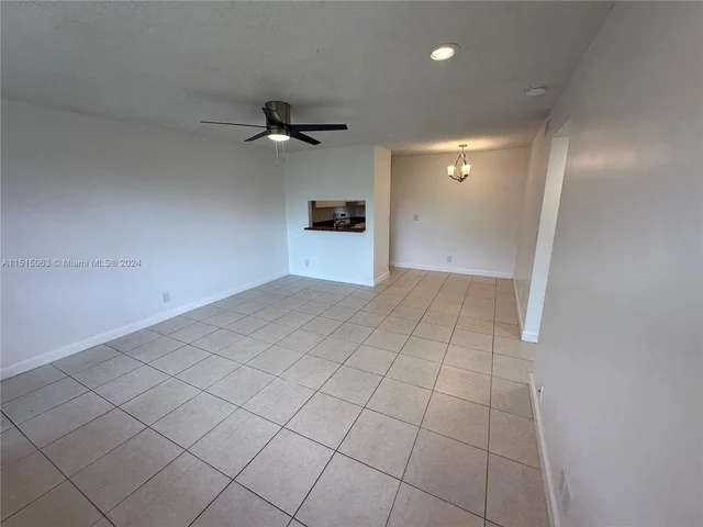 1045 Twin Lakes Dr, Coral Springs FL 33071