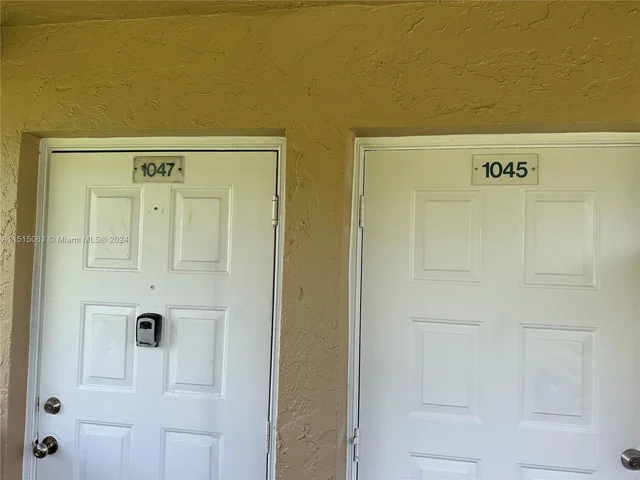 1045 Twin Lakes Dr, Coral Springs FL 33071