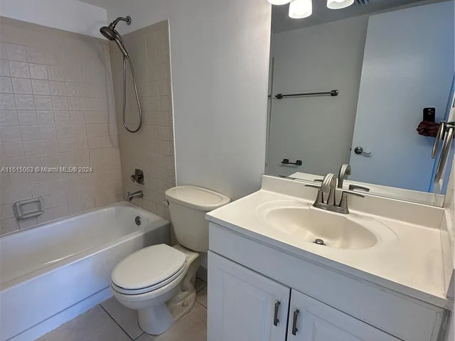 1045 Twin Lakes Dr, Coral Springs FL 33071