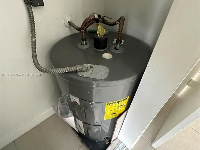 1045 Twin Lakes Dr, Coral Springs FL 33071