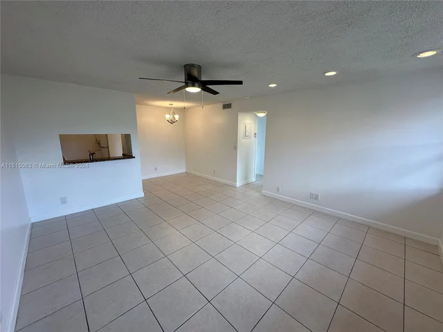 1045 Twin Lakes Dr, Coral Springs FL 33071