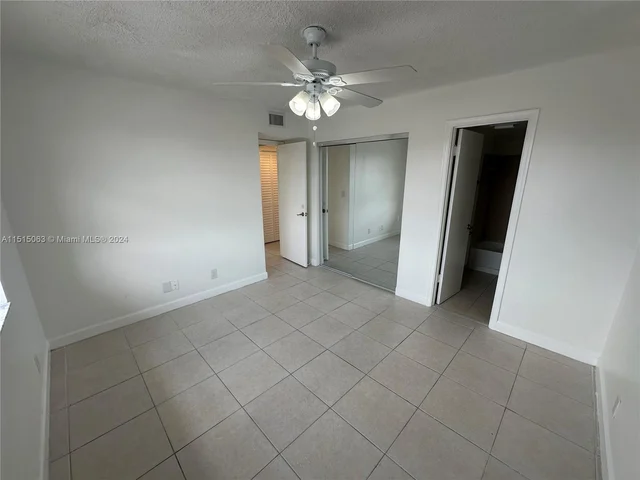 1045 Twin Lakes Dr, Coral Springs FL 33071